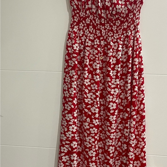 Chic Red Floral Midi Dress - Picture 5 of 5
